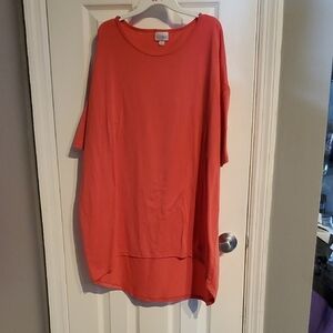 🐻  LuLaRoe Irma Coral Casual Top
